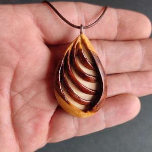 ACCESSOIRES POUR FEMMES HOMMES NATUREL GRAND BOHO TRIBAL SONO BOIS Pendentif sur cordon réglable Collier fait main - Product Image 1