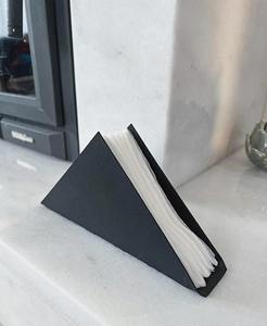 Porte-serviettes en métal noir finition minimaliste en forme de triangle pour table à manger moderne, cuisine et organisation de la maison en provenance d'Inde - Product Image 6