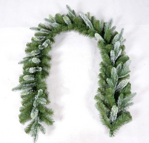 Collection de guirlandes de Noël – Guirlandes artificielles décorées, enneigées et naturelles avec des pommes de pin, des ornements et des lumières LED - Product Image 1