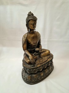 Statue de bouddha en laiton Offre Spéciale faite à la main avec un travail de sculpture fin pour la maison, le temple ou le bureau et un but cadeau disponible à la vente - Product Image 4