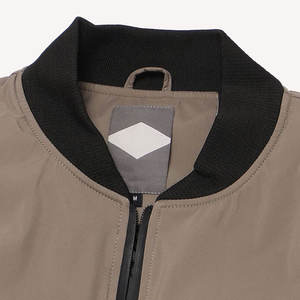 Venta directa de fábrica, chaqueta Bomber impermeable con cuello levantado, logotipo personalizado, chaqueta Bomber de gran tamaño de tela de poliéster 100% para hombre - Product Image 5