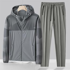 Sweat à capuche surdimensionné pour homme, confectionné en molleton français lourd et durable avec un intérieur brossé - Product Image 3