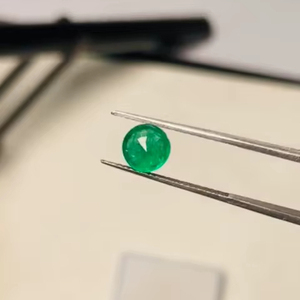 Émeraude naturelle de 7 mm, taille ronde, 1,40 carats, qualité supérieure, pierre précieuse avec lustre AAA, belle couleur verte, polissage et fabrication parfaits - Product Image 5