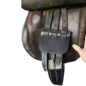 Protector de hebilla de circunferencia de cuero fuerte para sillines de Shires Blenheim, diseño de corte de ranura, protector de equipo de equitación - Product Image 2