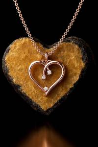 Collar de Plata de Ley 925 con Baño de Oro de 14K, Diseño de Corazón Abierto, con Diamantes CZ, Colgante Romántico y Elegante con Significado Cristiano, de Kanta Gems - Product Image 6