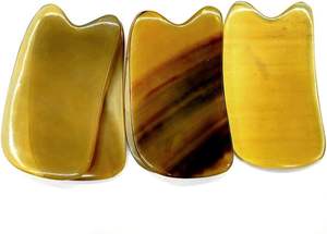 Masajeador Facial de lujo minimalista Gua Sha de cuerno hecho a mano de alta calidad para mandíbula y pómulos logotipo grabado - Product Image 6