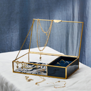 Top Vente Moderne Unique Nouvelle Arrivée Brand New Style Rectangle Forme Bracelet Bijoux Cosmétique Boîte En Verre Avec Or Fini - Product Image 1