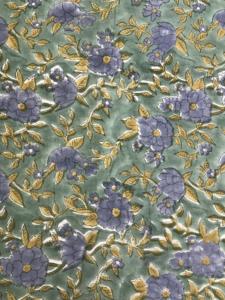 Tela con Estampado Floral Azul Vintage sobre Verde, Estilo Floral Botánico Indo-Europeo - Product Image 3