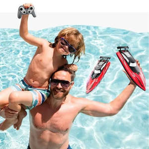 Bateau RC haute vitesse avec télécommande pour des aventures aquatiques rapides - Product Image 2