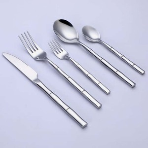 Logotipo personalizado para acampada al aire libre, mango de revestimiento en relieve, pulido de espejo, conjunto de cubiertos de acero inoxidable de lujo - Product Image 5