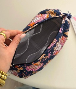 Estuche de Cosméticos de Viaje Grande de Algodón con Diseño Floral Vintage Azul Oscuro, Cierre de Cremallera, Resistente al Agua, Duradero y Ecológico - Product Image 2