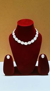 Collier de nacre moderne éco-conscient avec chaîne en argent Pendentifs classiques de mode durable Charms pour les amoureux chrétiens - Product Image 2