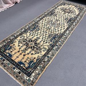 Tapis de couloir vintage turc bleu persan 3,37x9,9 pi (103x303 cm) en laine patchwork écologique avec envers en latex - Product Image 4