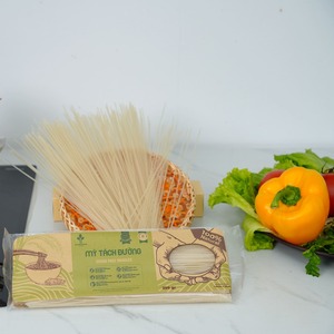 Nouilles de riz vietnamiennes fines et plates pour soupes et sautés, service de restauration, vente en gros, approvisionnement en vrac - Product Image 1