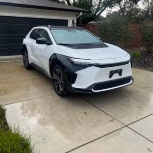 รถยนต์โตโยต้า BZ4X LIMITED ปี 2023 มือสอง - Product Image 1