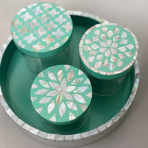 Emballage élégant pour chocolats et fruits secs pour cadeaux arabes, boîte en bois et acrylique avec incrustation de nacre de qualité supérieure - Product Image 2