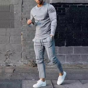 Conjunto de forro polar personalizado con forro térmico | sudadera bordada para hombre y pantalones de chándal para días fríos relajados - Product Image 2