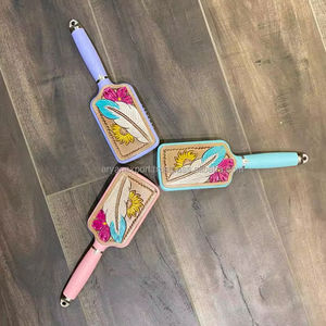 Gran oferta 2024 tallado a mano Western Tooled Leather Designer Paddle Hairbrush Soft And Detangle Professional Hair Comb Accesorios - Product Image 3