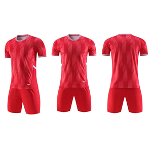 Costume de football de vêtements de sport en tissu doux de haute qualité avec nom et numéro dernier style uniforme de football de nouveauté sublimé - Product Image 3