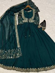 ชุดผ้า Anarkali Kurti สำหรับงานแต่งงานงานปักขนสัตว์เทียมทำจากผ้าไหมหนักล่าสุดจากนักออกแบบ - Product Image 2