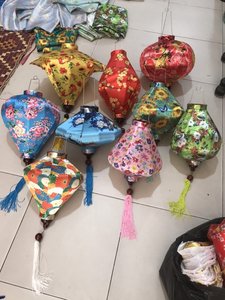 LANTERNE EN SOIE DE BAMBOU PEINTE ET COLORÉE DU VIETNAM - DÉCORATION ARTISANALE DE HAUTE QUALITÉ À PRIX COMPÉTITIF - Mme Beatrix - Product Image 4