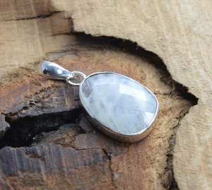 Pendentif en Pierre de Lune Arc-en-ciel Blanche, Argent Sterling 925, Fait Main, Bijou en Pierre Précieuse Taillée, Haute Qualité, Pour Enfants et Femmes, Usage Quotidien - Product Image 2