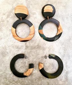 <b>Fashion</b> Abstract <b>Earrings</b> Wood & Resin Pattern <b>Drop</b> Hoops Black Green <b>Earrings</b> For Girls Supplier Bulk At Best Price - Product Image 1
