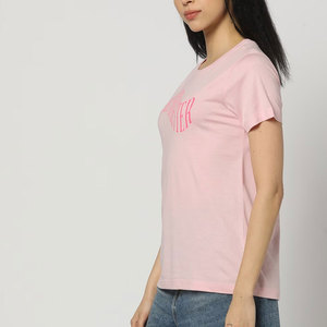 Camiseta de Manga Corta Rosa para Mujer, Cuello Redondo, Logotipo Estampado, Ropa Casual, Algodón/Poliéster, Transpirable, Ecológica, Estilo Urbano - Product Image 2