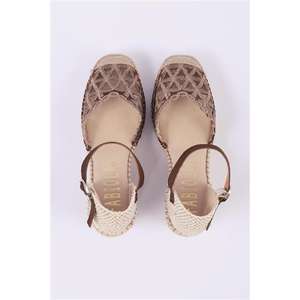 Alpargata cerrada con punta en cuña - Product Image 4