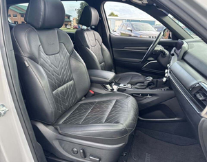 SUV Gris Telluride 2024, Tracción en las Cuatro Ruedas, Faros LED, Portaequipajes de Aleación de Aluminio, Ruedas R19, Automático, LISTO PARA ENVIAR - Product Image 4