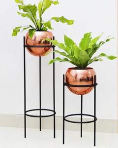 Elegante Soporte de Metal de 3 Patas para Macetas, Construcción Duradera, Diseño Elegante para Uso en Interiores/Exteriores, Hogar y Jardín - Product Image 5