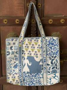 Sac fourre-tout portable pour femme en coton imprimé à la main en Inde, couleur unie, matelassé, avec fermeture éclair et chaînes, idéal pour l'été et le shopping - Product Image 2