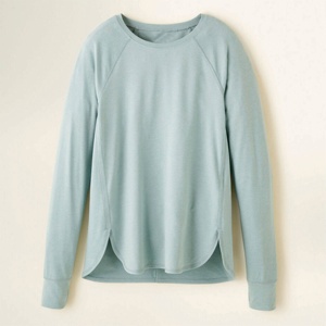 Camisetas de mujer de color sólido listas para el entrenamiento con tela atlética ligera y comodidad elástica para días activos - Product Image 1