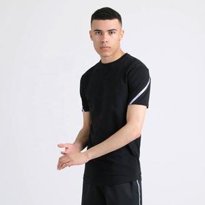 Fabricants de vêtements OEM t-shirts sur mesure pour hommes chemises de rue de couleur unie coupe ajustée - Product Image 1
