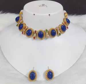 Conjunto de Collar Gargantilla de Primera Calidad Inspirado en Sabyasachi, Se Puede Usar con Atuendos Étnicos y Occidentales, Perfecto para Fiestas - Product Image 1