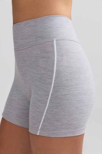 Pantalones Cortos Ligeros y Elegantes para Mujer 2025 con Logotipo Personalizado, Cintura Elástica, Bolsillos Laterales, Botones, Flores y Decoración de Piel - Product Image 3