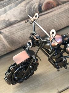 Elegante Escultura Decorativa de Motocicleta para Exhibición en Mesa, Ideal para Hogar, Oficina, Cafetería, Eventos, Regalos, Decoración Vintage de Alta Calidad - Product Image 5