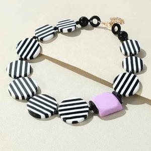 Collier en cristal de résine fait à la main pour femmes, bijoux élégants pour les fêtes, pendentifs de mode, colliers de mode, bijoux de mode - Product Image 3