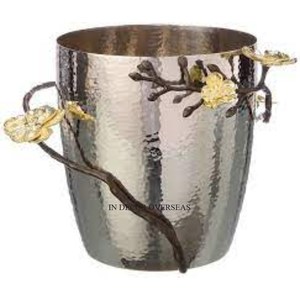 Seau à vin et à glace en acier inoxydable argenté poli et brillant avec des fleurs de lys Cala plaquées or Designer d'Inde - Product Image 6