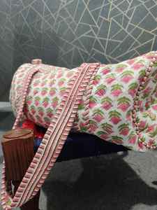 Sac de sport indien fait à la main en coton matelassé imprimé floral réversible de taille moyenne Boho sac de sport sacs seau pour femmes sans fermeture éclair - Product Image 5