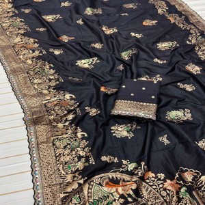 Sari VASTRA COTTAGE de Seda Dola Pura con Tejido Jacquard Zari, Borde Meenakari, Pallu Rico, Bordado Teñido a Mano y Lentejuelas, con Blusa - Product Image 3