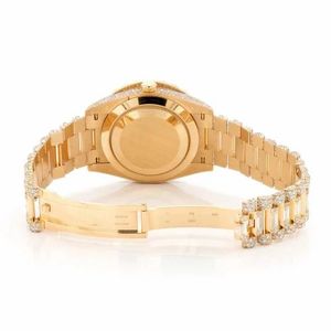 BGJ Full Diamond Pave Iced Out Gold Tone Reloj Números arábigos Fecha Movimiento de cuarzo Reloj de pulsera de lujo - Product Image 5