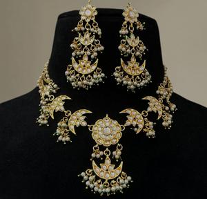 Elegante Juego de Gargantilla y Aretes de Moissanita Chapada en Oro de Latón de Primera Calidad para Bodas, para Mujeres y Niñas - Product Image 1