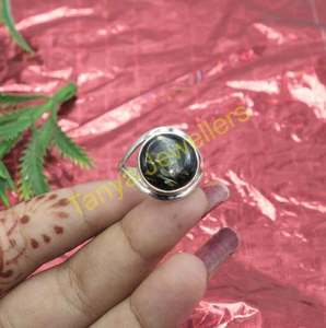 Bague en pierre précieuse Nuummite naturelle, bague en argent sterling 925, bague empilable faite à la main, Nuummite du Groenland - Product Image 4