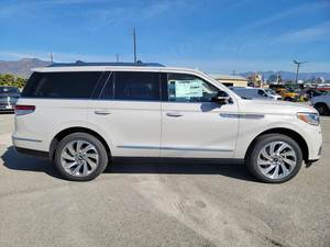 2024 Lin-co LN Navigator L Usado cuidadosamente con asientos de cuero de dirección izquierda y techo solar panorámico - Product Image 6