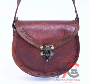 Сумочка из натуральной кожи с гравировкой, винтажная сумка из козьей кожи, большая вместимость, для мужчин и женщин - Product Image 1