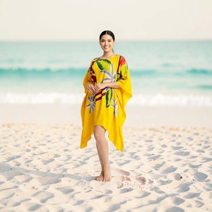 Poncho da Spiaggia per Donna in Rayon Dipinto a Mano, Copricostume Boho con Design Tropicale, Caftano da Spiaggia - Product Image 5