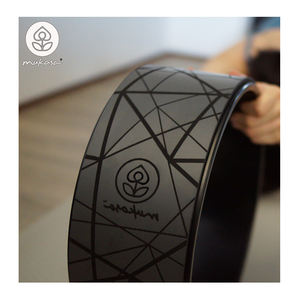 Roue de yoga en ABS haute capacité respectueuse de l'environnement avec surface antidérapante Conception d'impression personnalisée unique sûre pour une utilisation populaire - Product Image 1