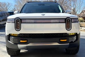 AUTOS USADOS EN VENTA 2023 Rivian R1S Edición Adventure - Product Image 6