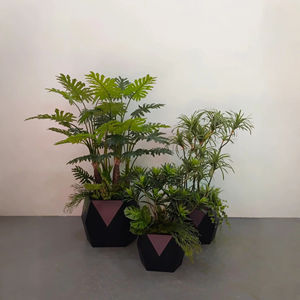 Vase à fleurs décoratif en relief de style moderne Ensemble de jardinières géométriques TriVibe Ensemble de 3 pièces de décoration de plantes d'intérieur modernes - Product Image 1